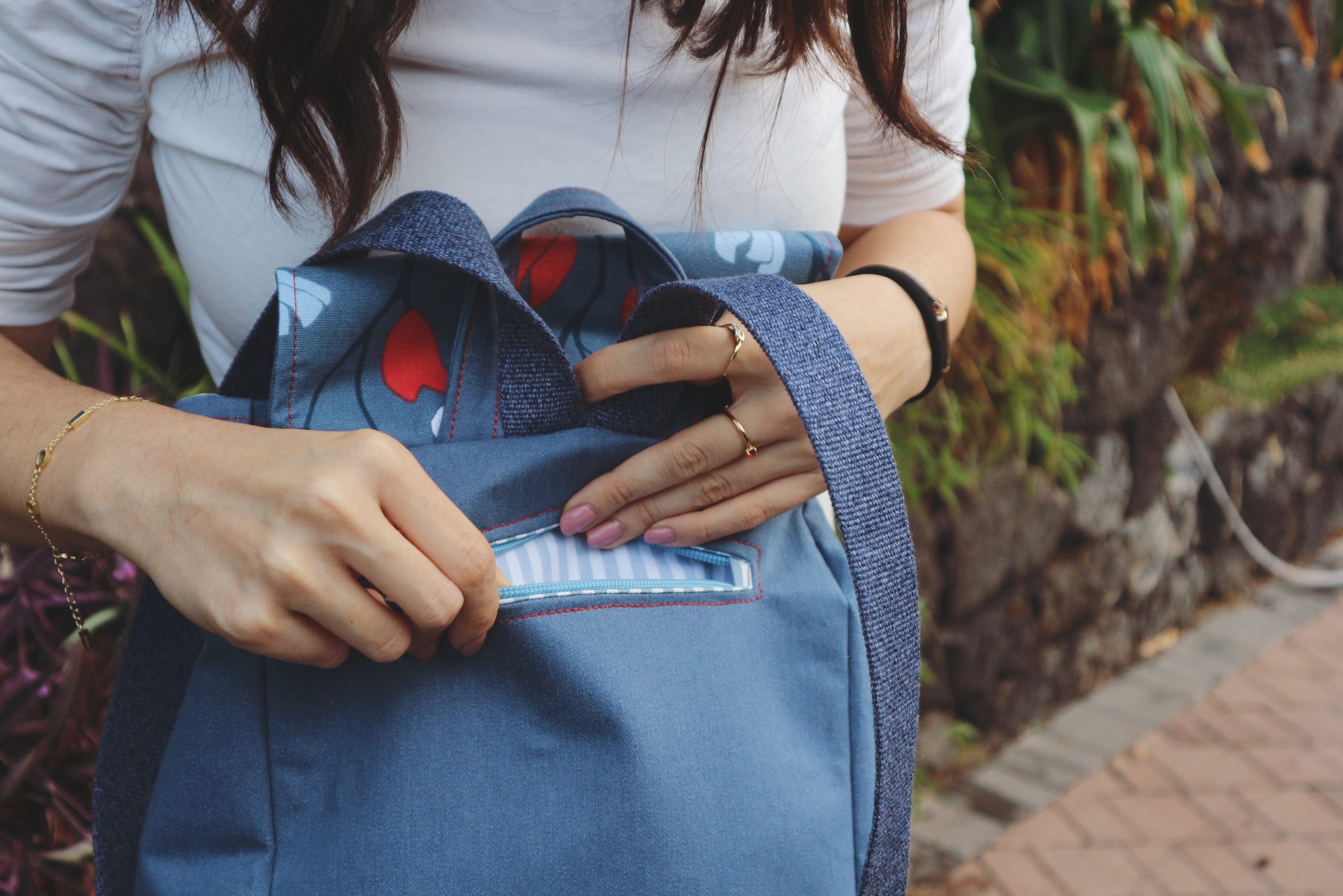 zaino in denim blu con tasca con cerniera corso online di cucito 