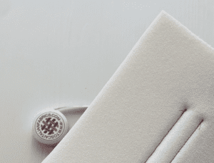 cucire il velcro adesivo